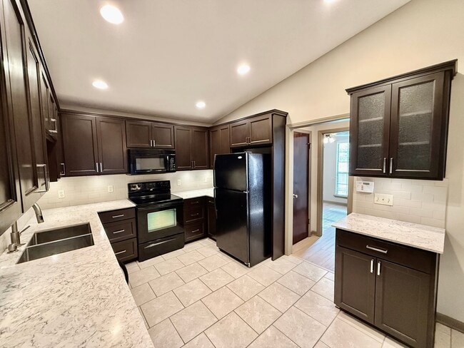 Building Photo - Spacious 3BR/2BA Home in Terre Haute – Fireplace, Garage, Fenced Yard + Lawn Care Included