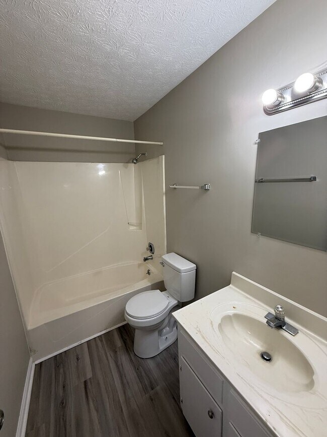 Building Photo - 115 Vintage Ct