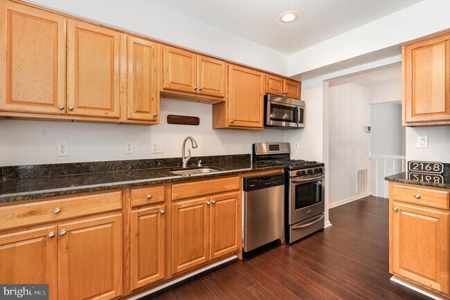 Building Photo - 2168 Mayflower Dr
