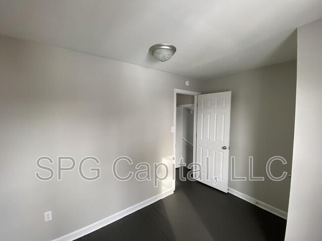 Building Photo - 111 Middle St