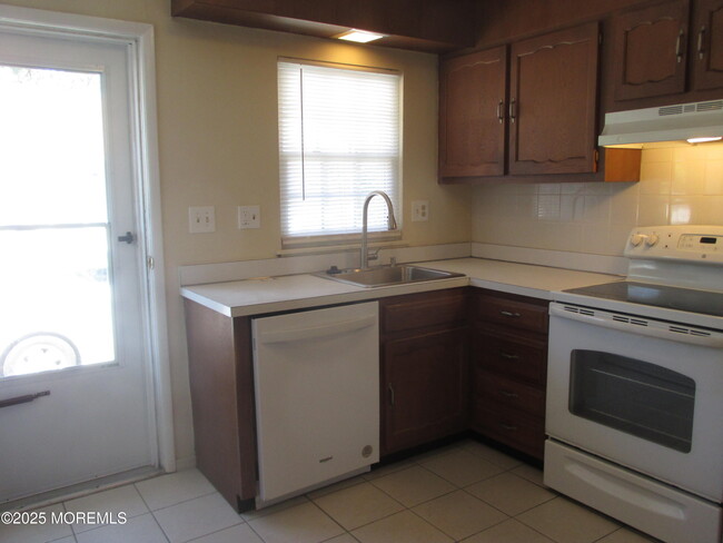Building Photo - 1236D Hamilton Ct