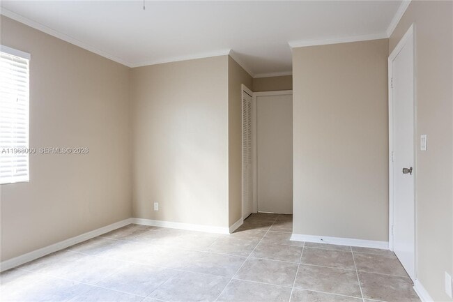 Building Photo - 848 Arlington Dr