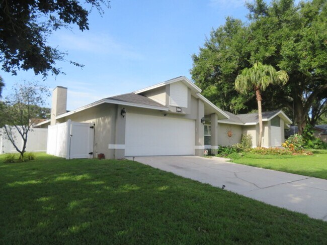 Building Photo - 839 Rosemere Cir