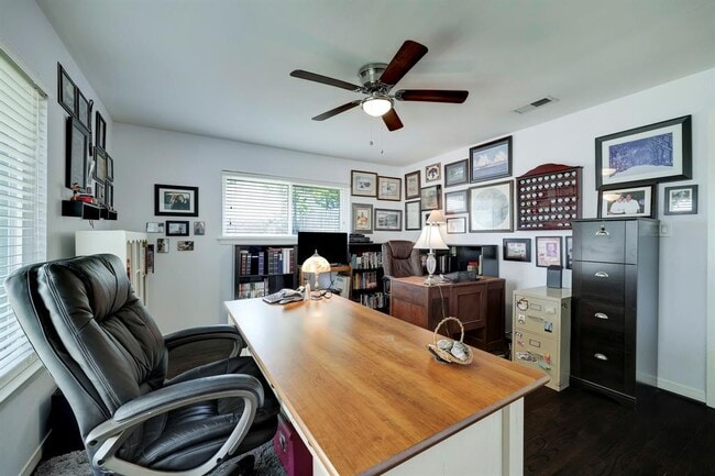Building Photo - 2910 Freshmeadows Dr