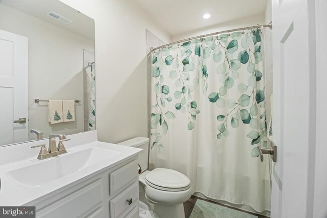 Building Photo - 646 Lakemont Dr