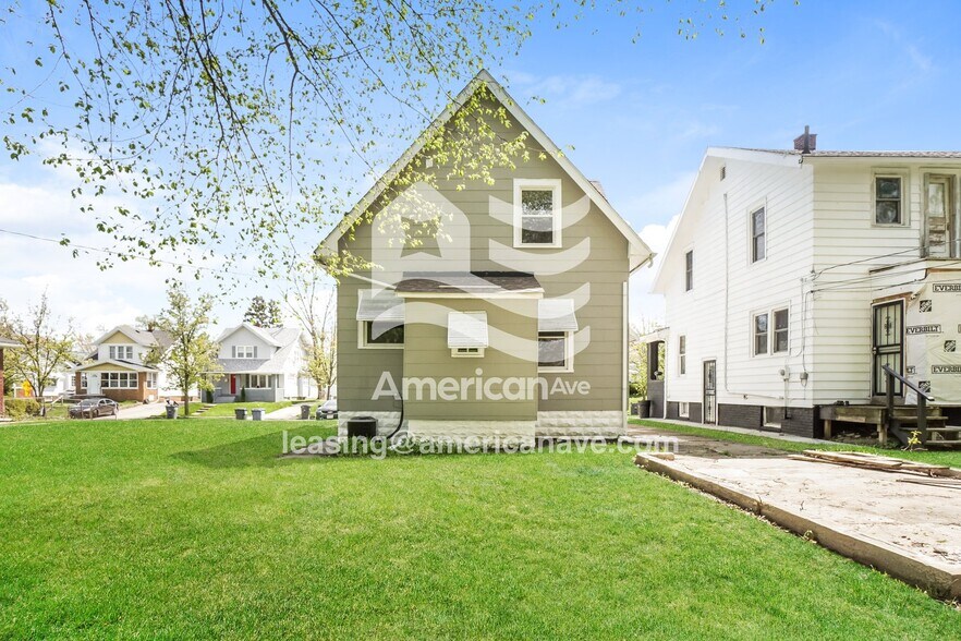 Building Photo - 1735 Joffre Ave