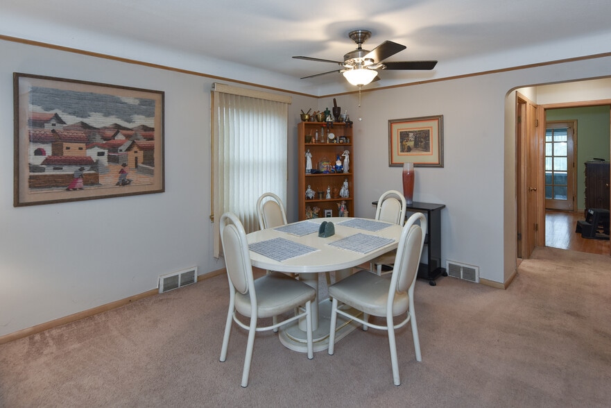 Building Photo - 2392 Warrensville Center Rd