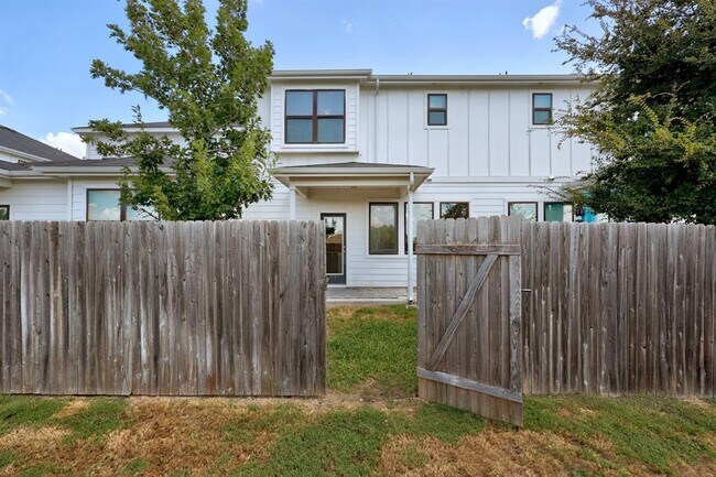 Building Photo - 441 Fieldwood Dr