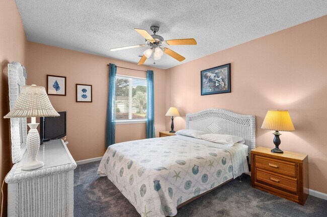 Building Photo - First Floor Seasonal Rental Available December 1, 2025-June 30, 2026-Golf Colony 40S