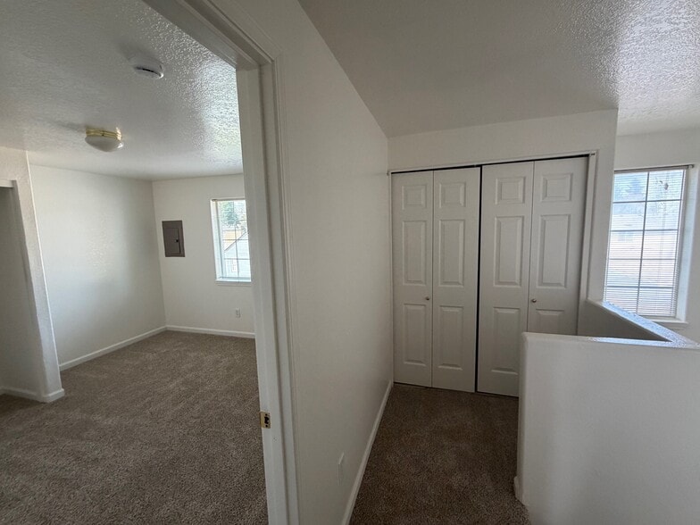 Building Photo - 4338 Ward Pl NE