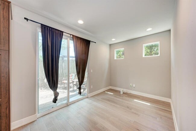 Building Photo - 5308 Downs Dr