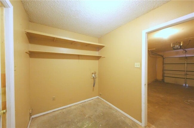 Building Photo - 12313 Willow Wild Dr