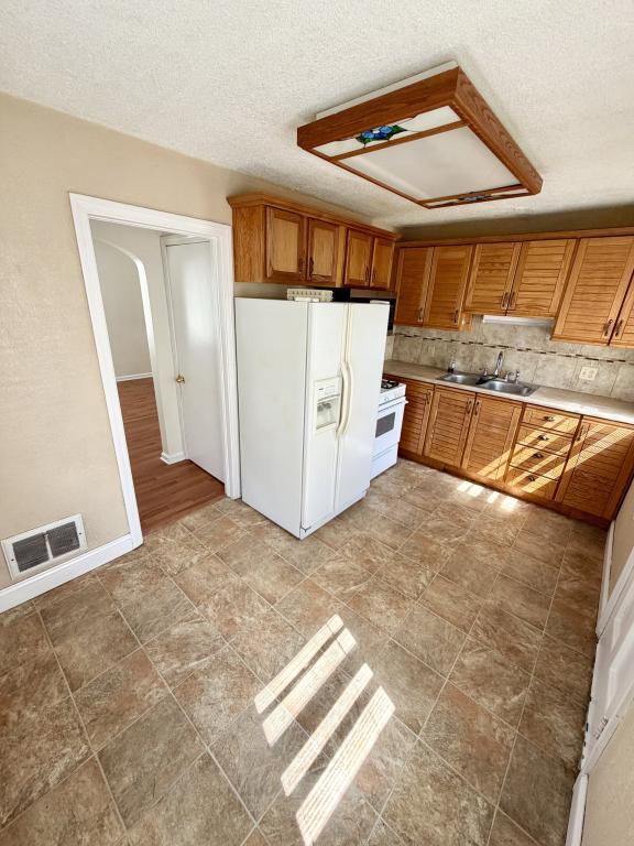 Building Photo - 26 Meadowbrook Ave