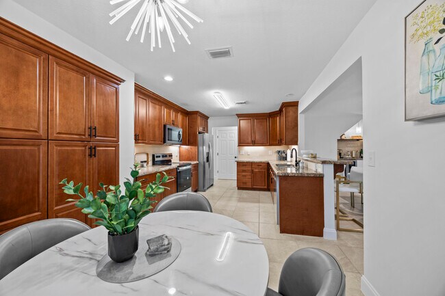 Building Photo - 2400 Seaford Dr