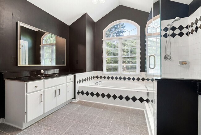 Building Photo - Single Family Home: Durham/Chapel Hill Line