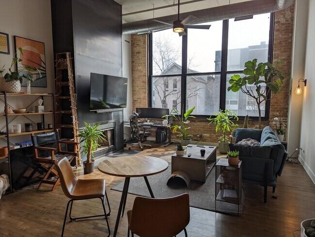 Building Photo - 2650 W Belden Ave