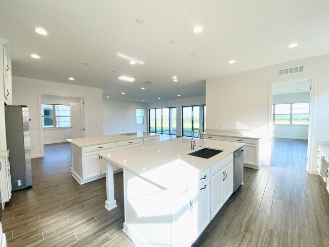 Building Photo - Luxury house for rent