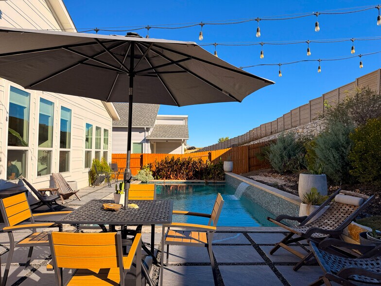 Building Photo - 11001 Charger Way