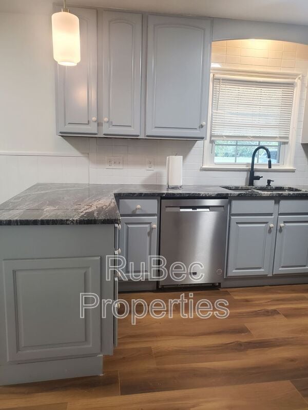 Building Photo - 15640 Ewart Rd