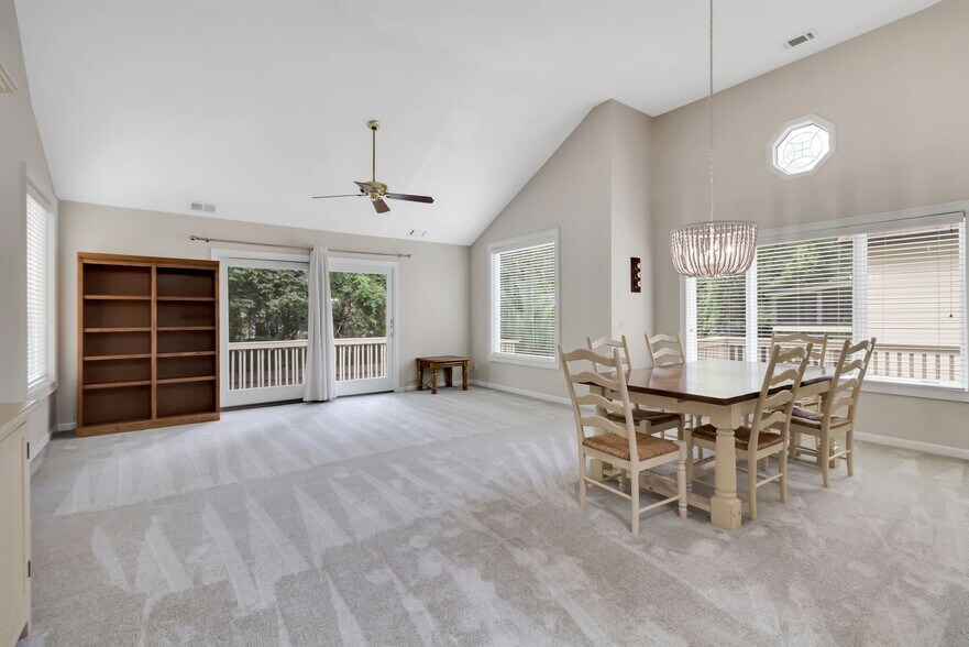 Building Photo - 12 Goldfinch Ln