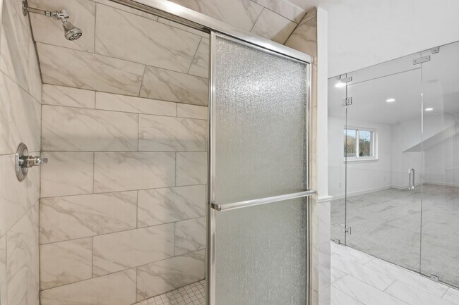 Building Photo - Beautiful Houston Home Featuring a Private Pool