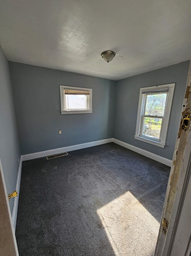 Building Photo - 3685 E 143rd St