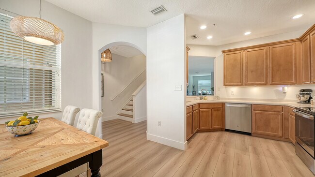 Building Photo - 3790 Parkridge Cir