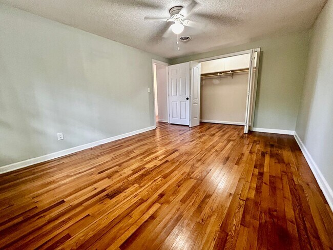 Building Photo - NOW AVAILABLE! 3 Bedrooms/1 1/2 Bath with Double living room space.