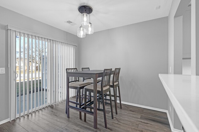 Building Photo - 730 Hamilton Ct