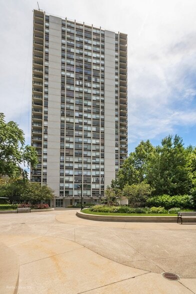 Building Photo - 1355 N Sandburg Terrace