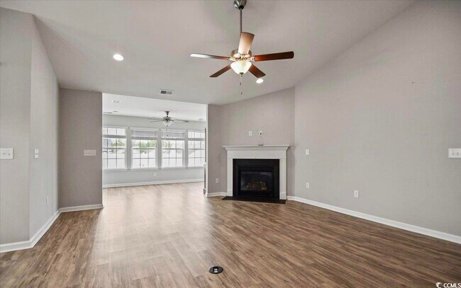 Building Photo - 3720 Park Pointe Ave