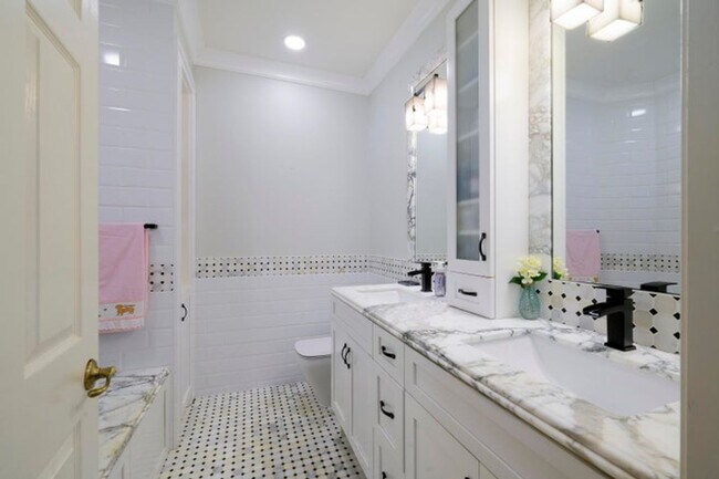 Building Photo - 7150 Ivy Crossing Ln