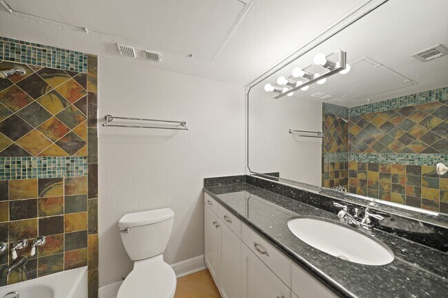 Building Photo - 845 Augusta Dr