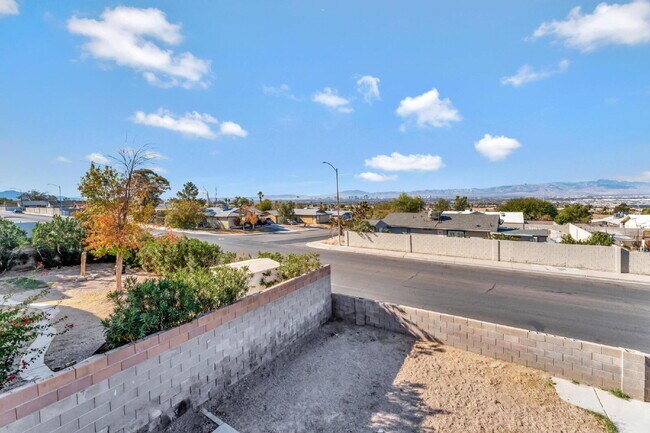 Building Photo - 2257 Exeter Dr