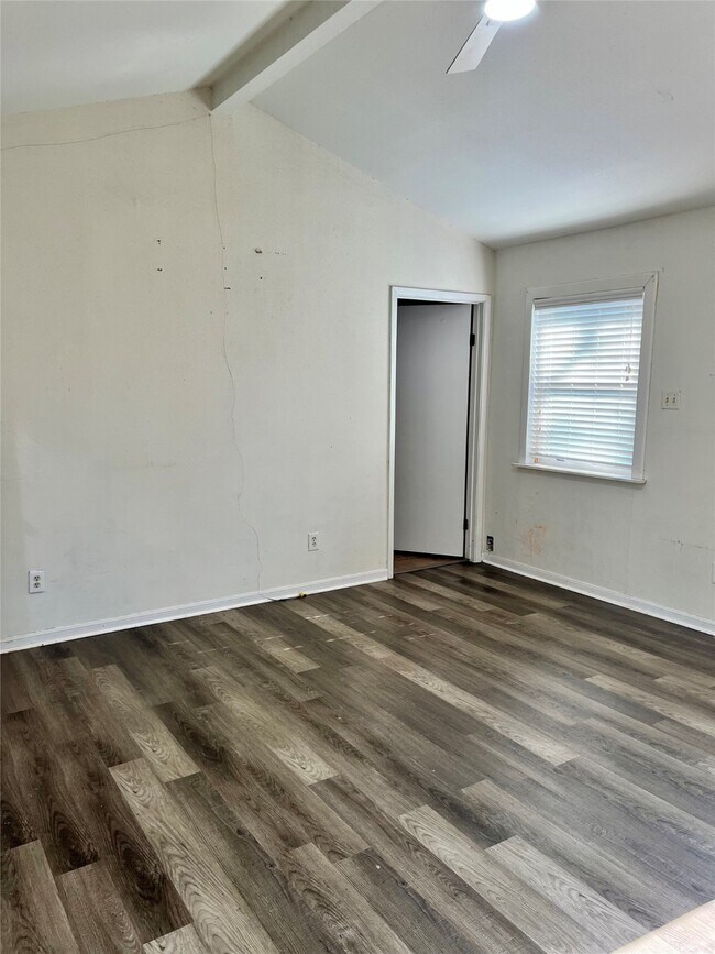 Building Photo - 3311 Crestmeadow Dr