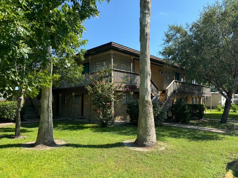 Building Photo - 1708 Holloman Dr