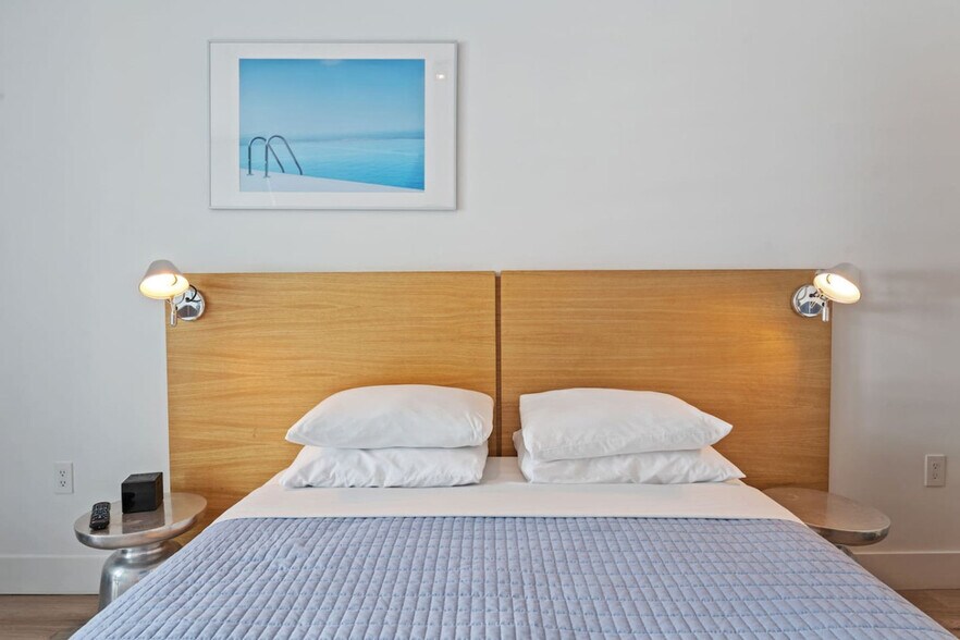 Building Photo - 6080 Collins Ave