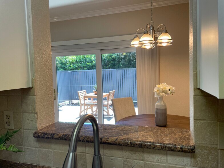 Building Photo - 7128 Cross Creek Cir