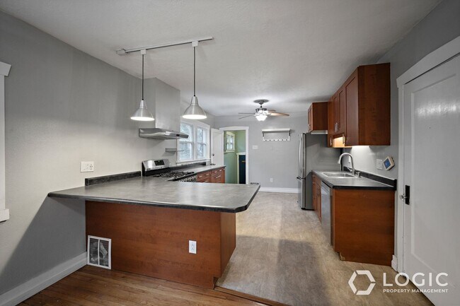 Building Photo - 155 Edith Ave S