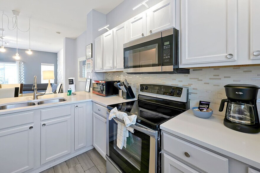 Building Photo - 8574 Bay Lilly Loop