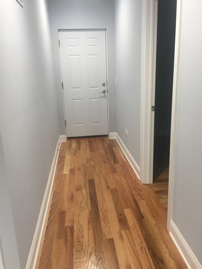 Building Photo - 5731 N Kimball Ave