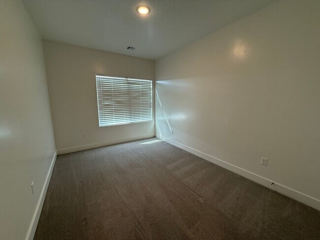 Building Photo - 2313 E Luciano Ln