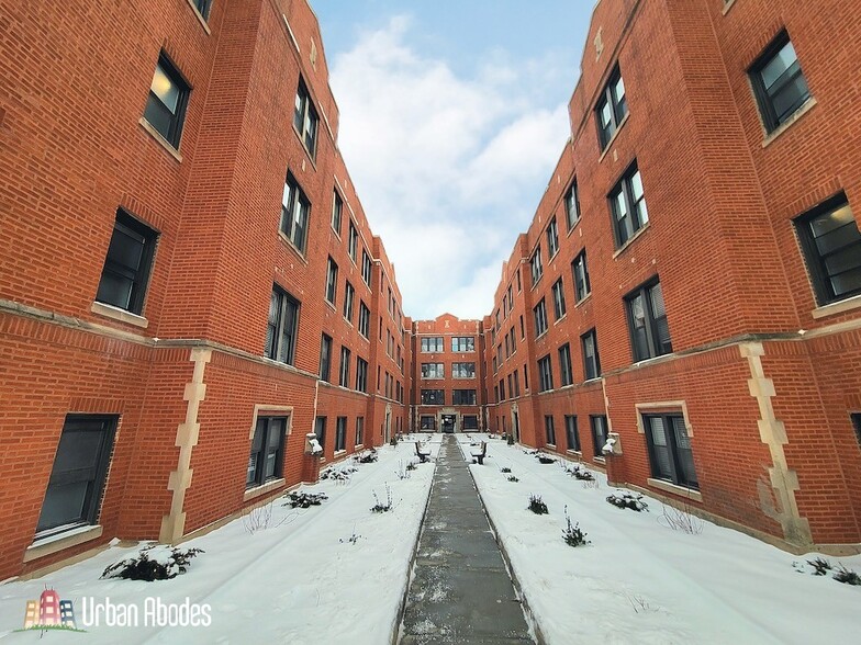 Building Photo - 3937 N Janssen Ave