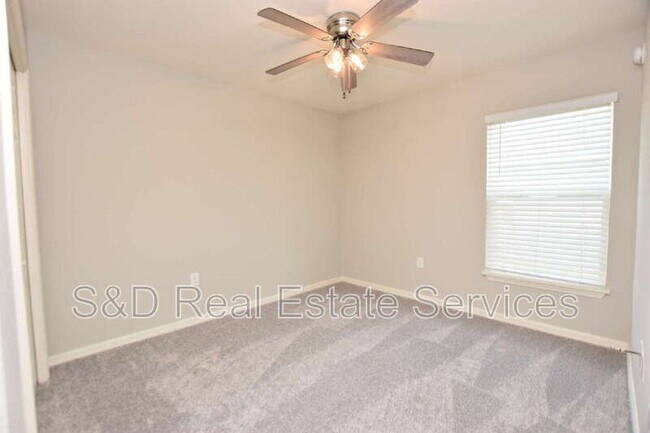 Building Photo - 372 Cascara Ln