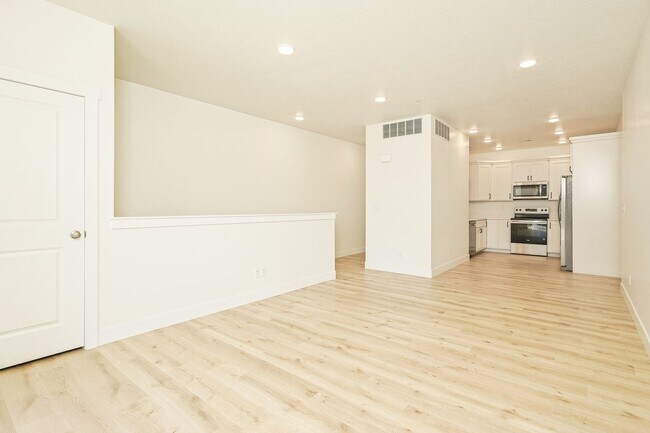 Building Photo - 1593 N 110 W