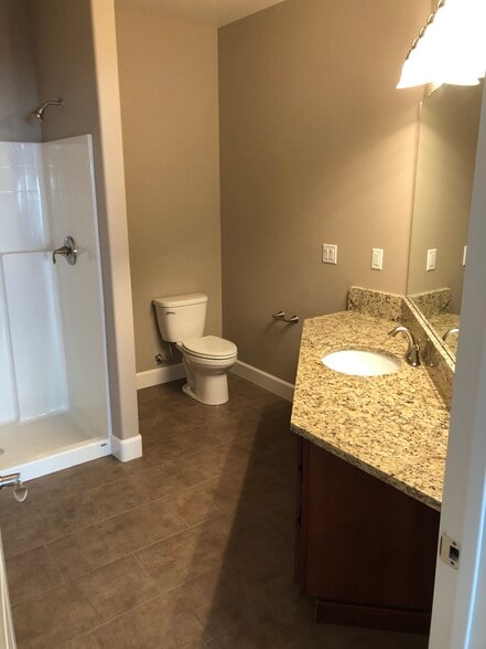 Building Photo - 8805 Juanita Dr