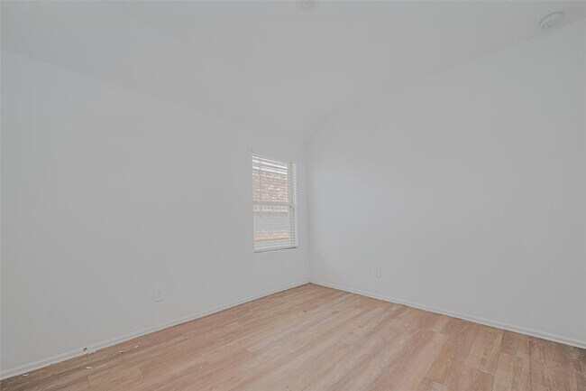 Building Photo - 18439 Summit Ranch Dr