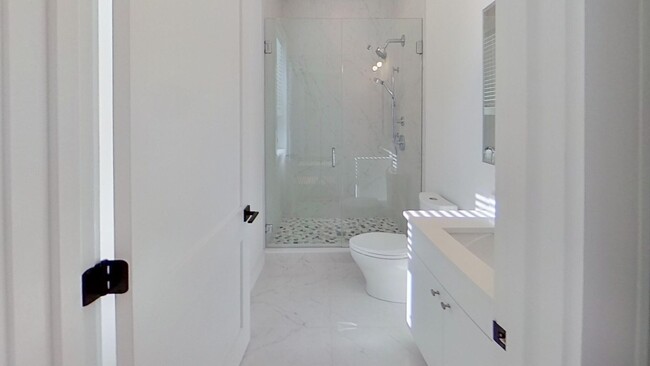 Building Photo - September Rent Waived! Pet Neg. Luxury Apt...