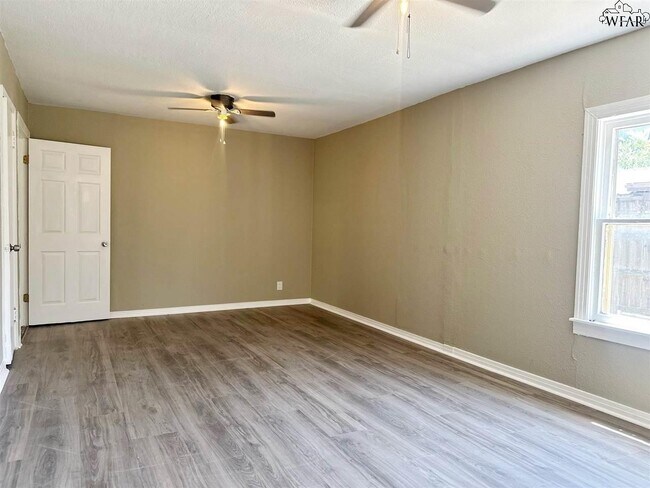 Building Photo - 2505 Carrigan Ave