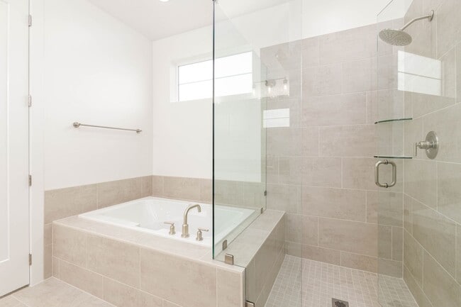 Building Photo - Beautiful New Home with access to community pool